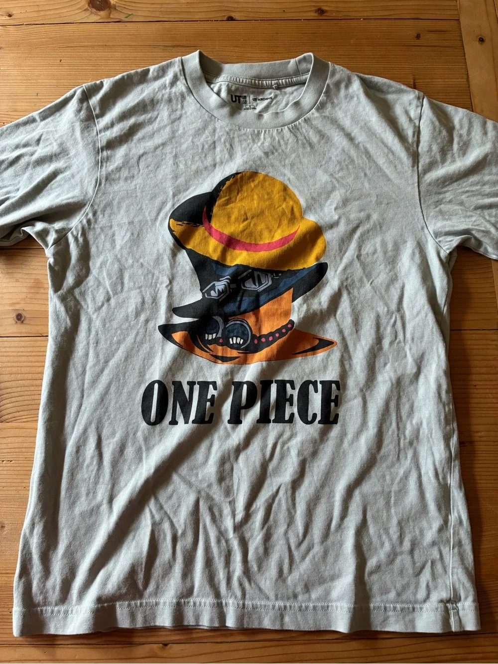 One Piece Uniqlo tee shirt size medium